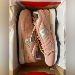 NIB Saucony shadow original pink/silver W11